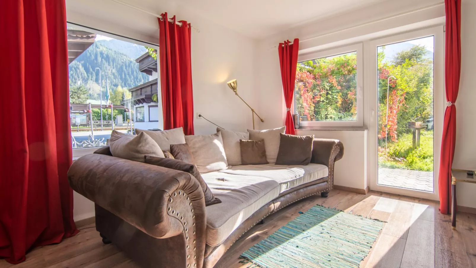 Regenbogenhaus-Living room