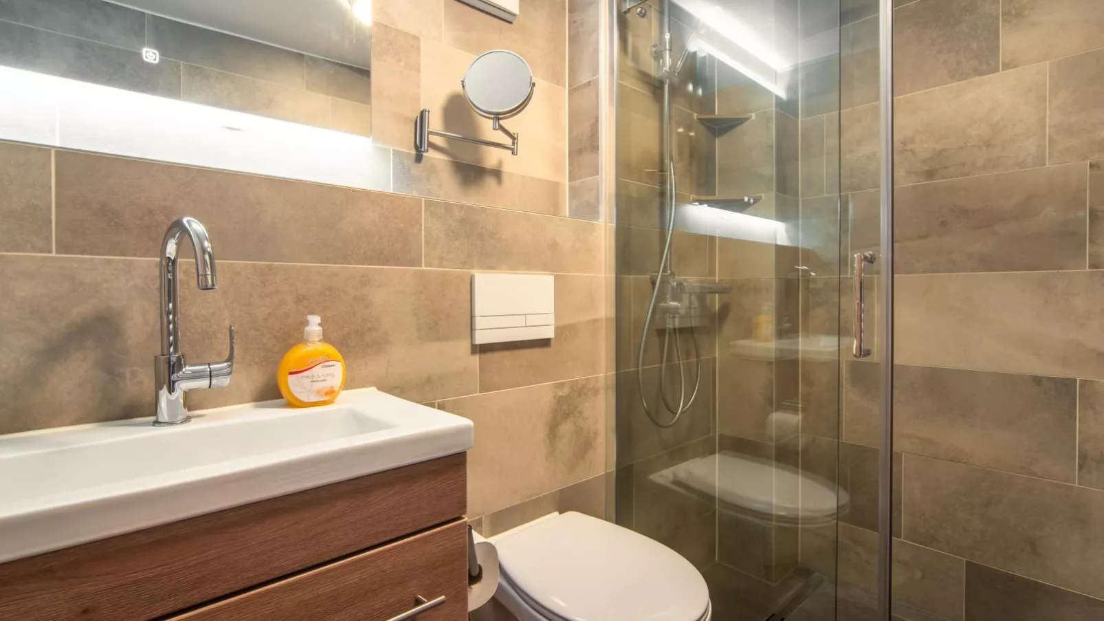 Chalet Sonnenalp-Bathroom