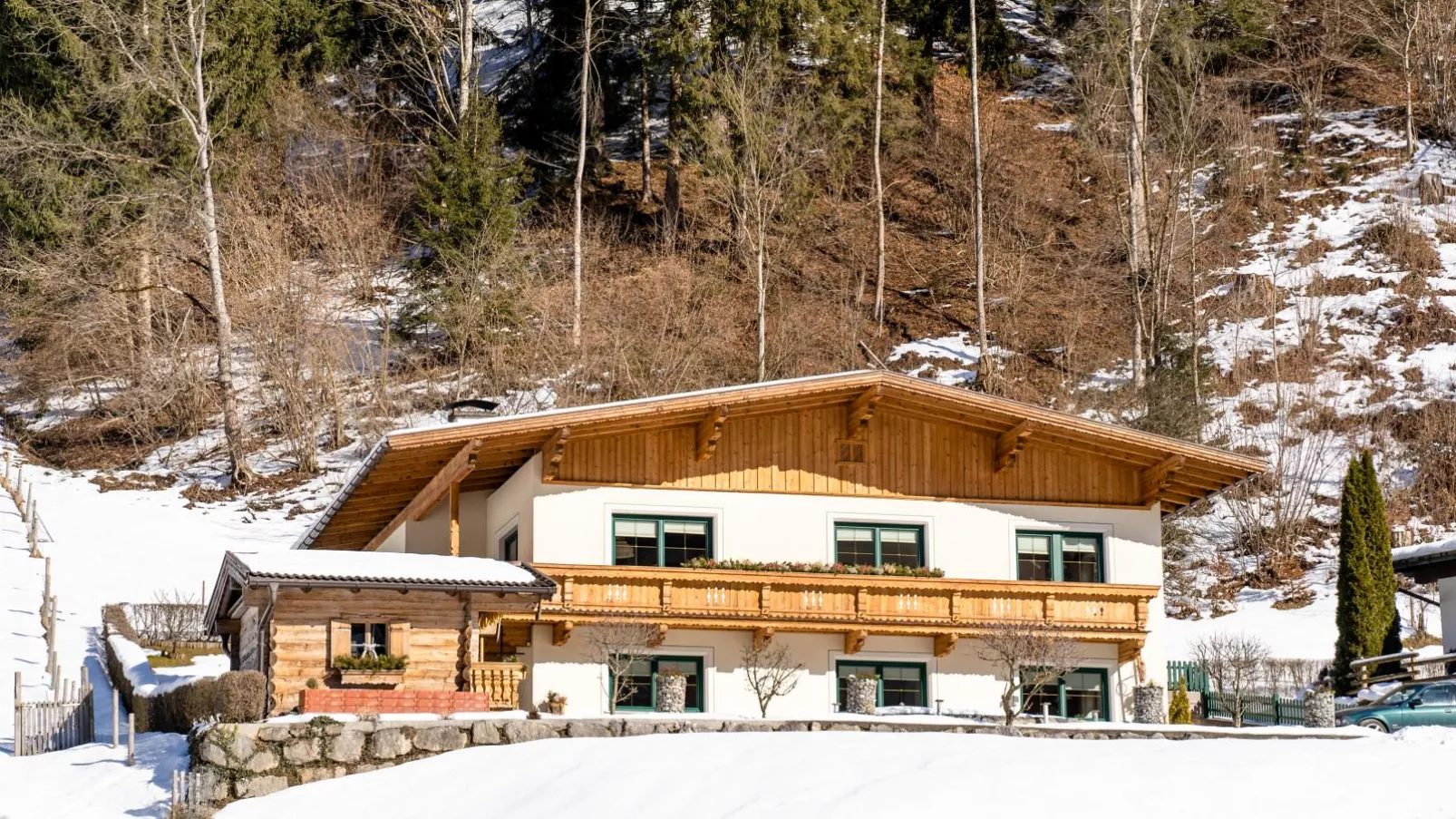 Haus am Waldrand-Exterior winter