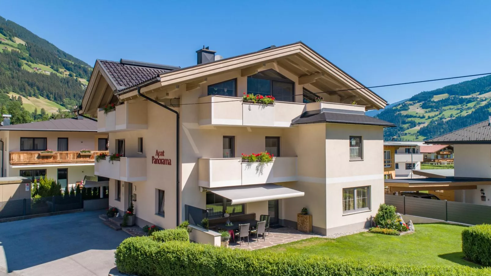 Panorama I-Exterior summer