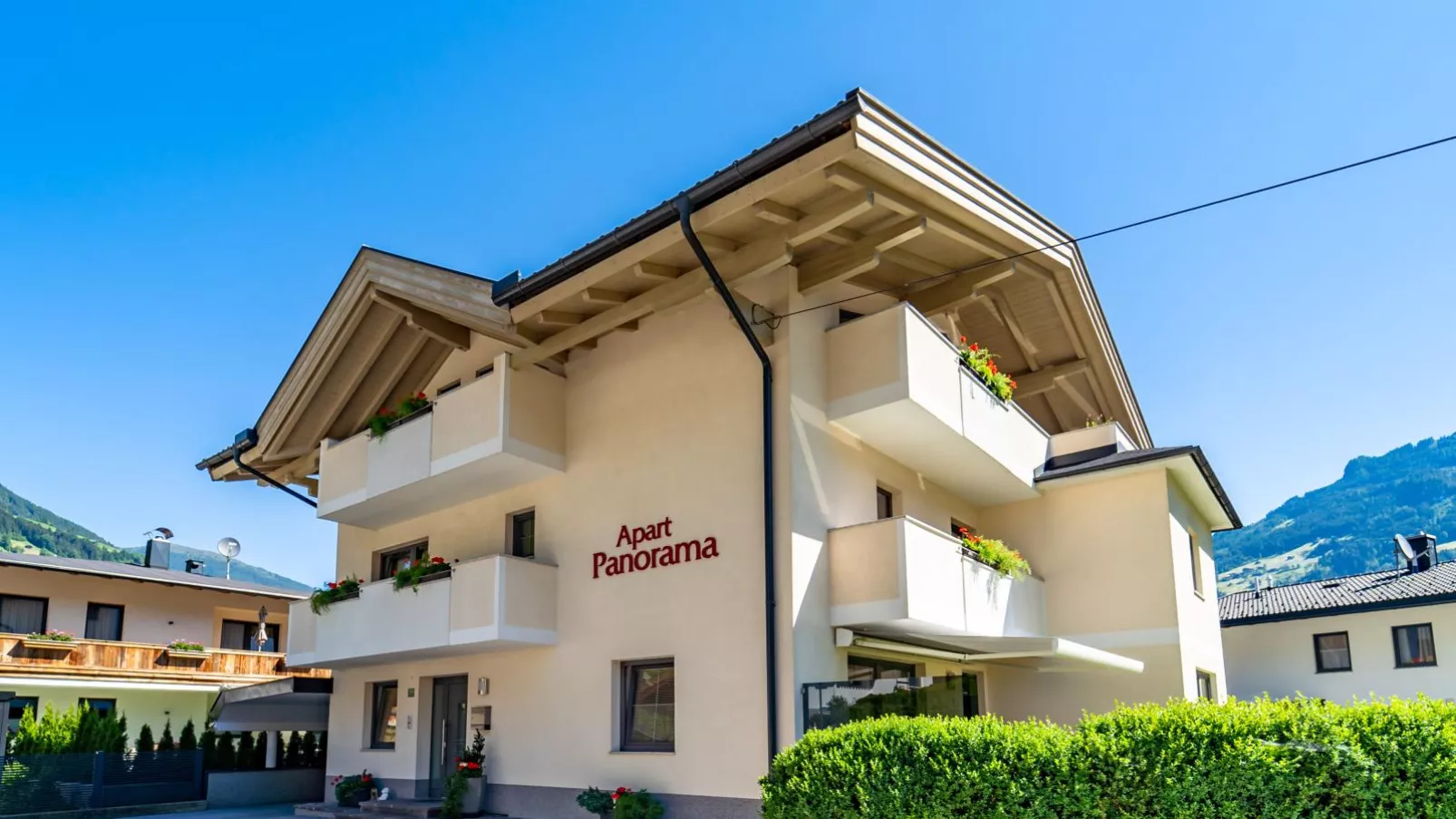 Panorama I-Exterior summer