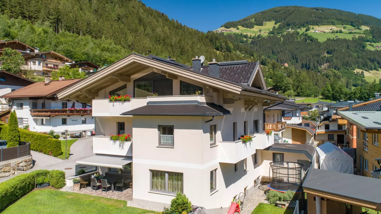 Panorama I-Exterior summer
