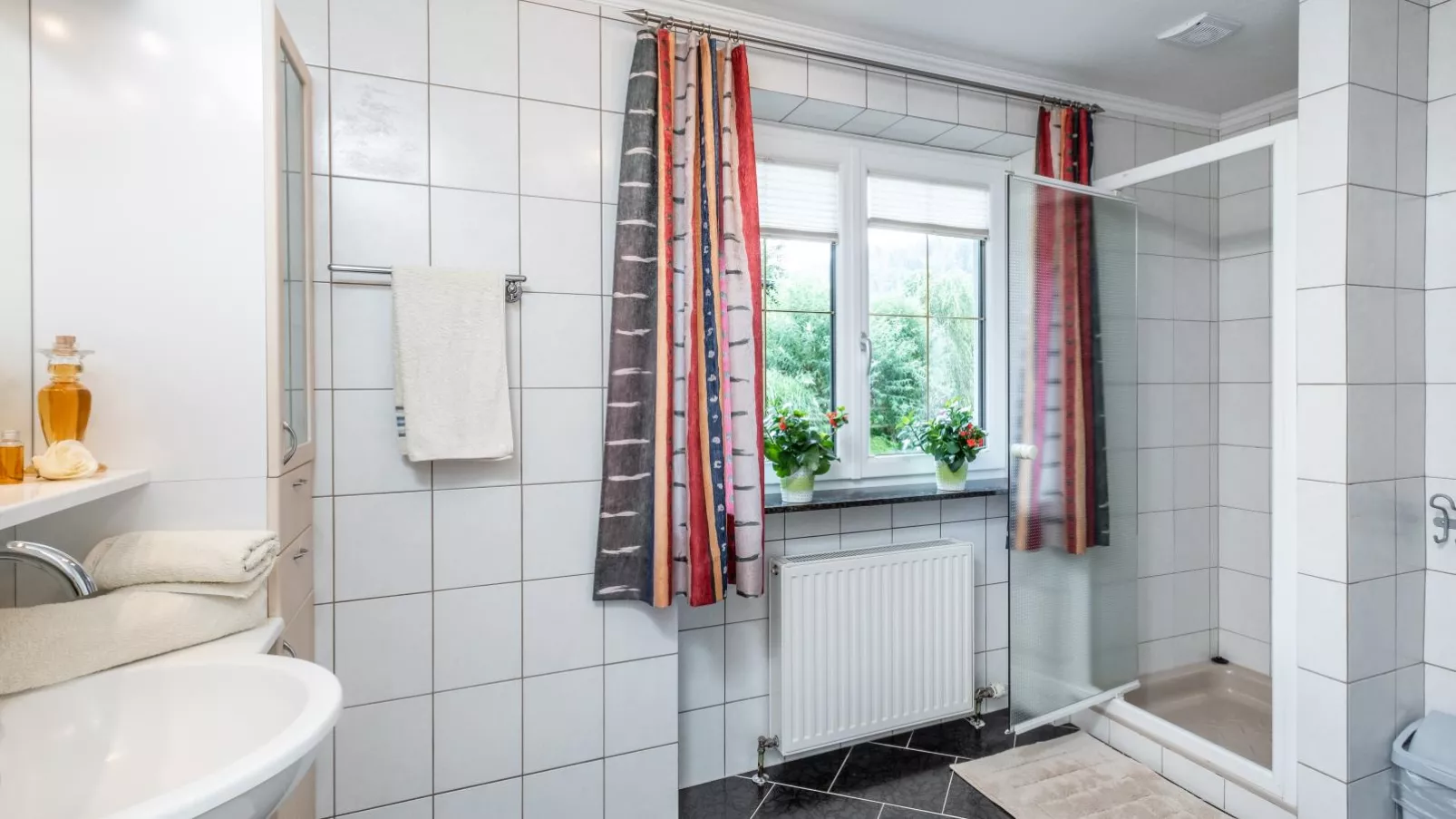 Haus am Waldrand-Bathroom