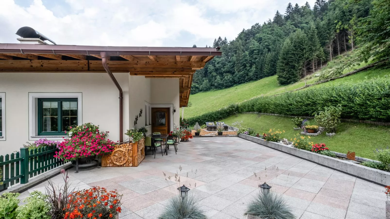 Haus am Waldrand-Terrace balcony