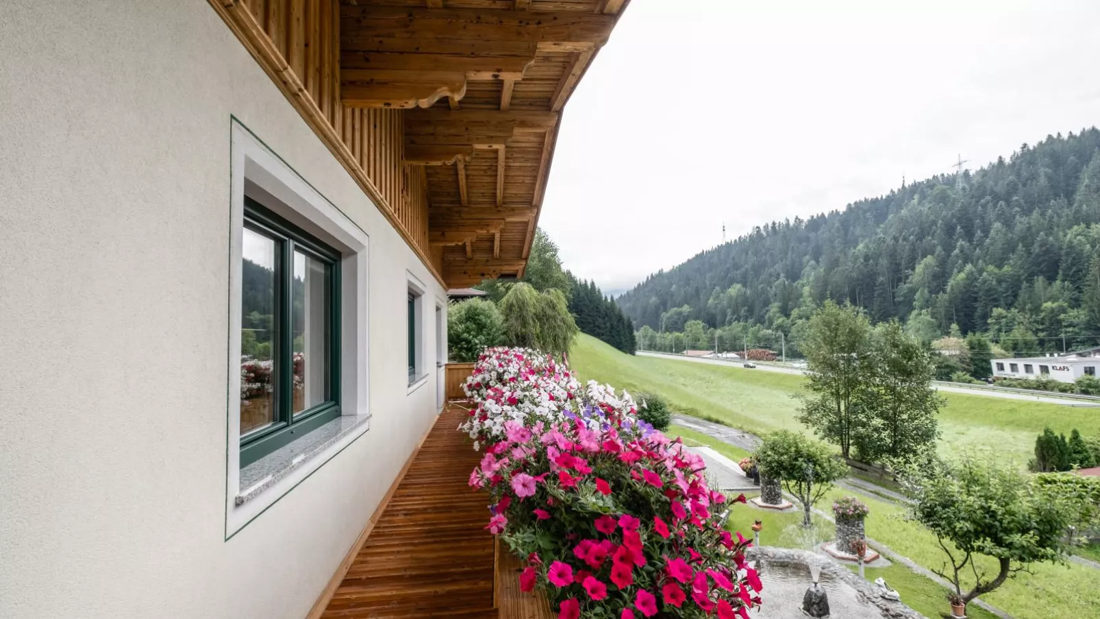 Haus am Waldrand-Terrace balcony
