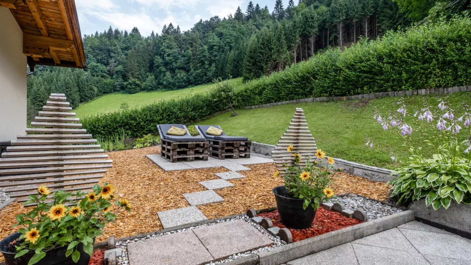 Haus am Waldrand-Gardens summer