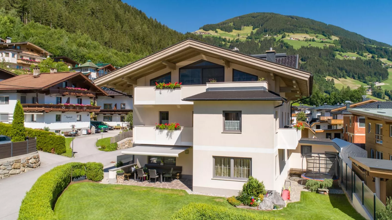 Panorama II-Exterior summer