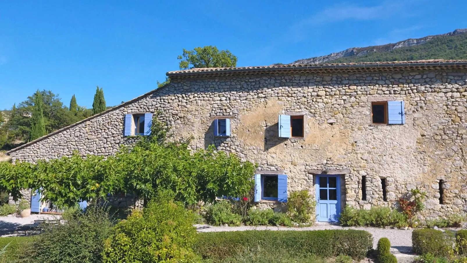 Le Serre des Granges Plus-Exterior summer
