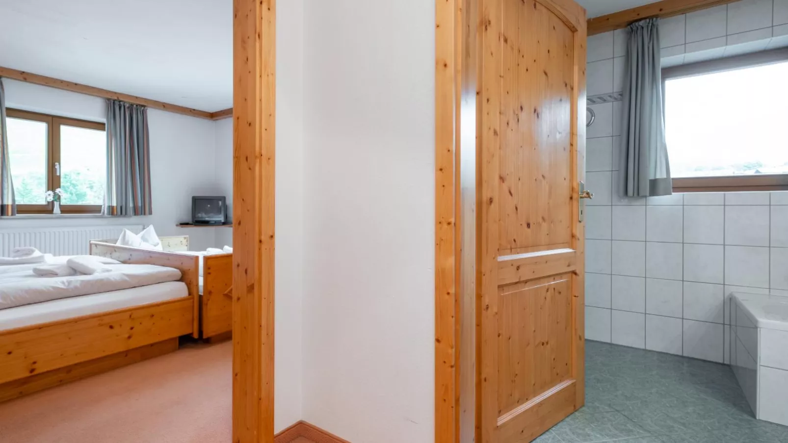Mooshäusl Large-Bedroom