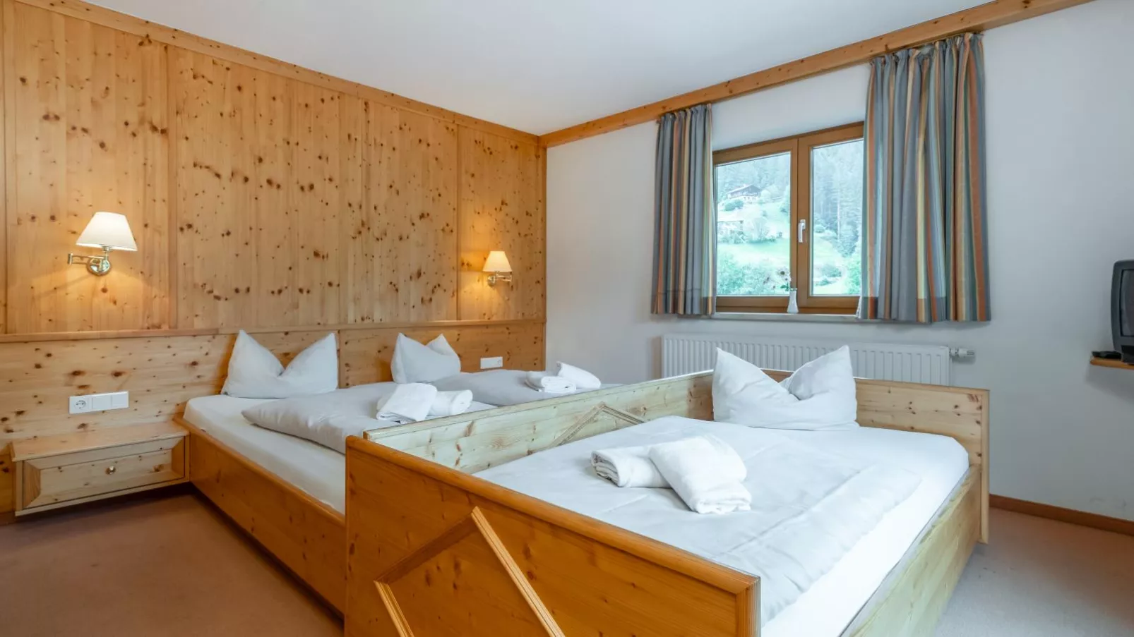 Mooshäusl Large-Bedroom