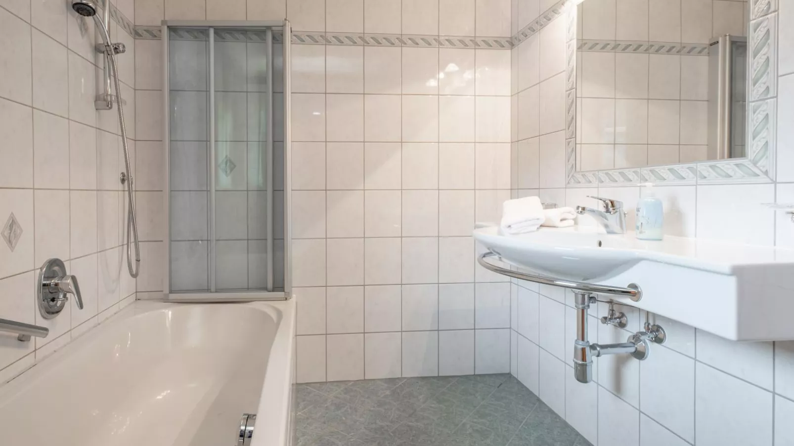 Mooshäusl Large-Bathroom