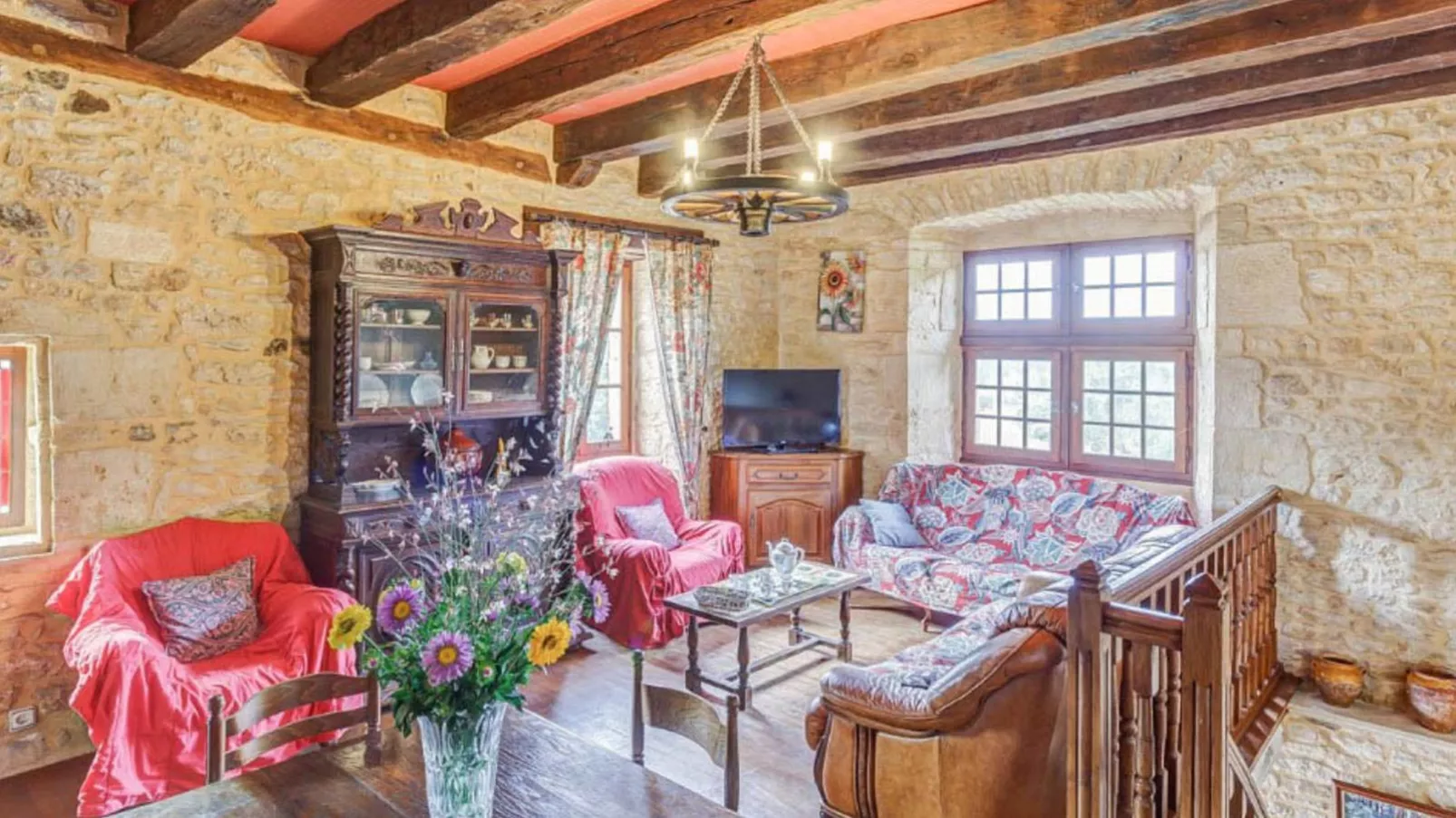 Gite Le Croix du Notaire-Living room