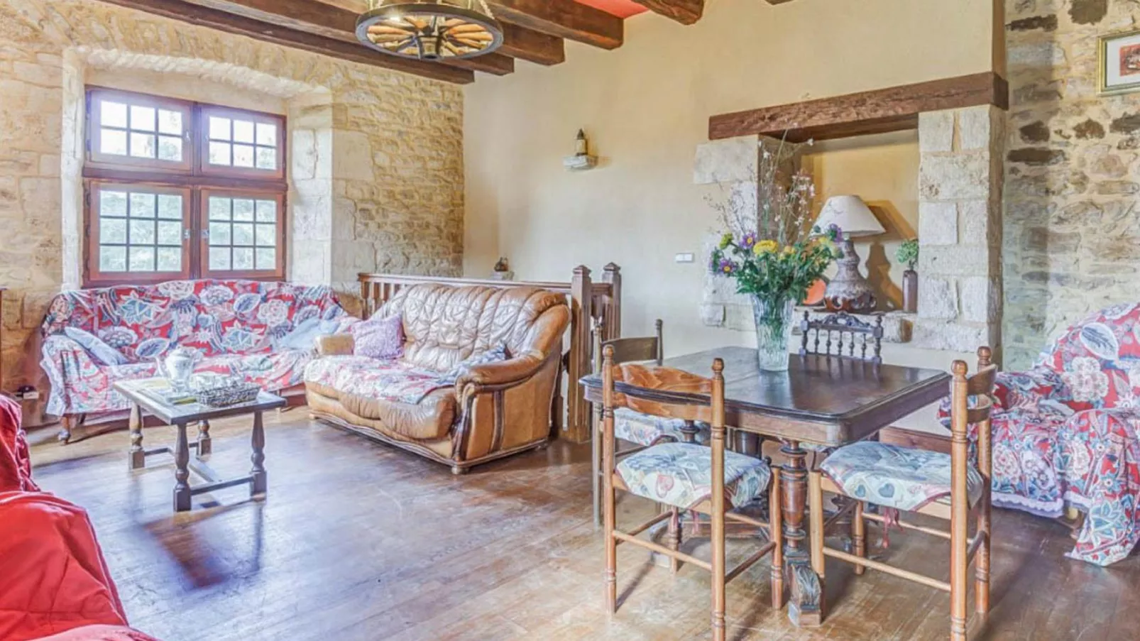 Gite Le Croix du Notaire-Living room