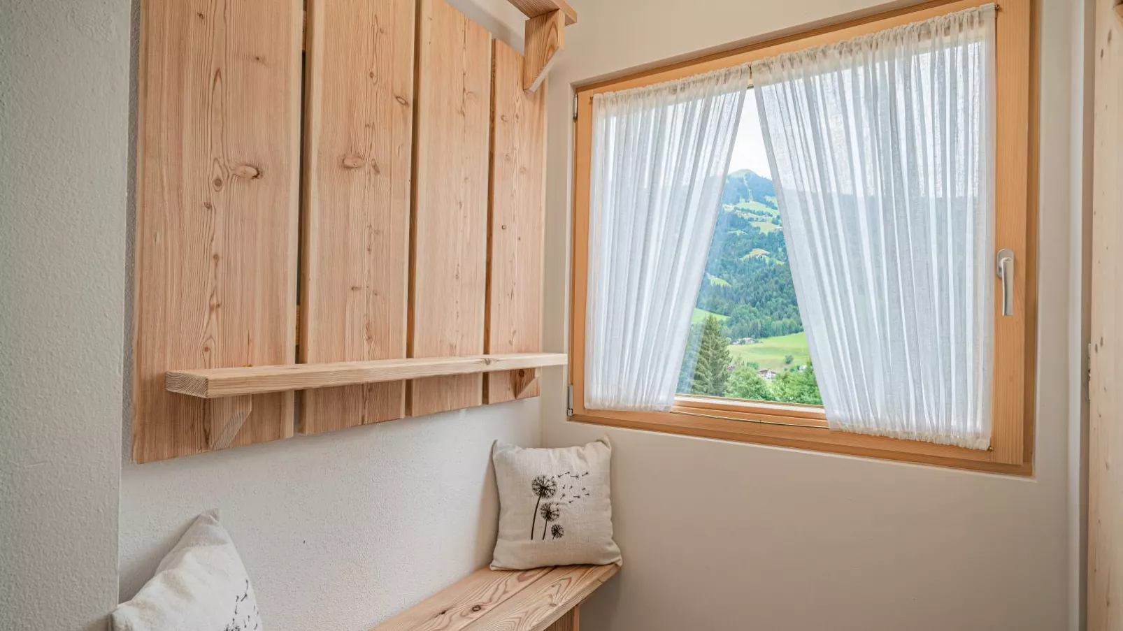 Hohe Salve Top 2-Reception hall