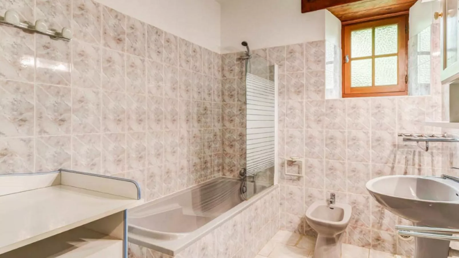 Gite Le Croix du Notaire-Bathroom