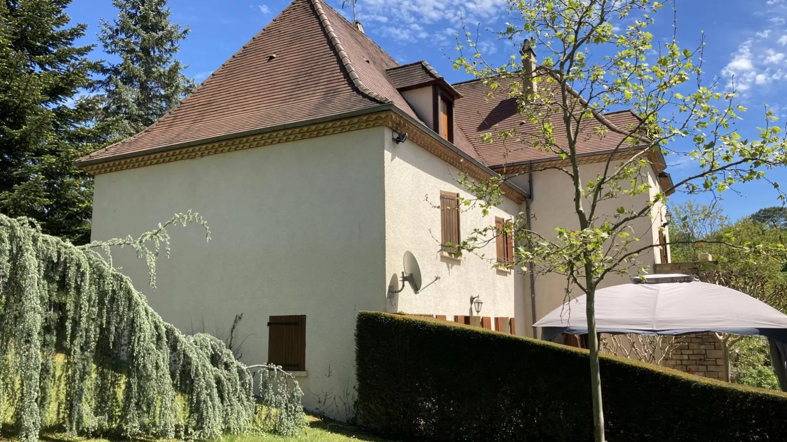 Maison La Faysse-Exterior summer