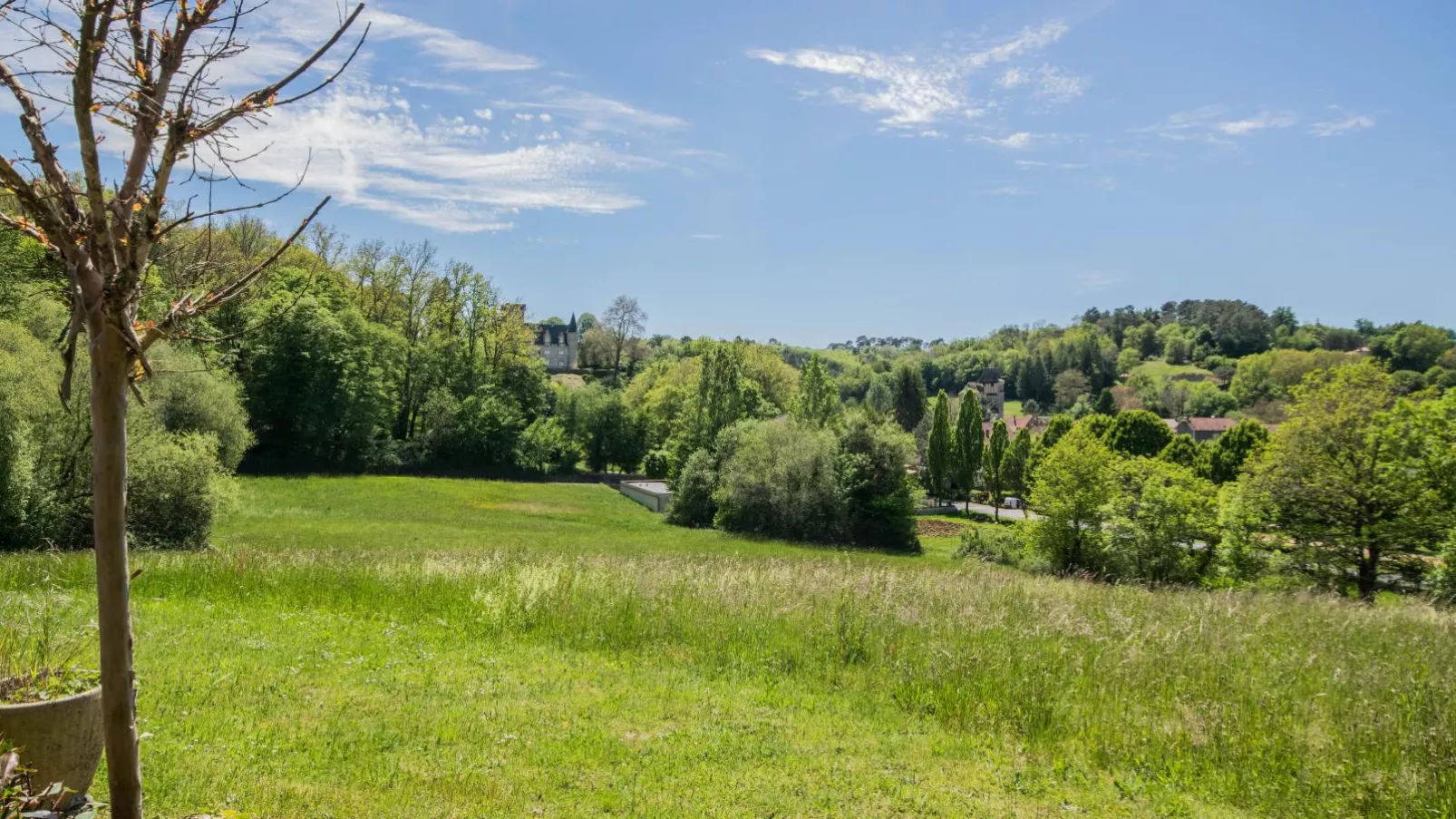 Maison La Faysse-View summer