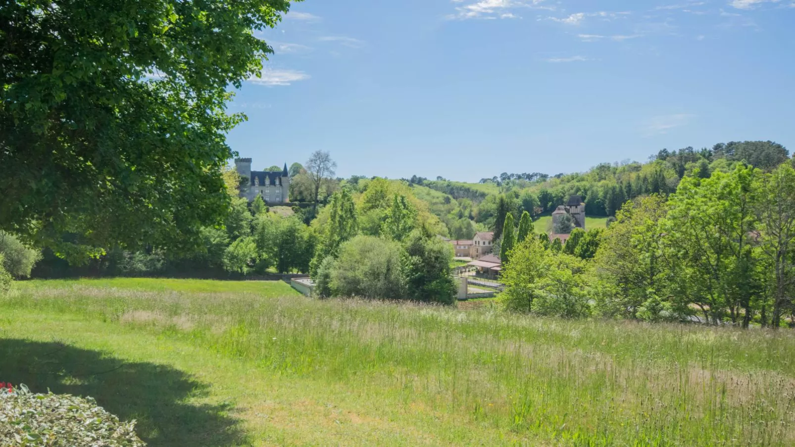 Maison La Faysse-View summer