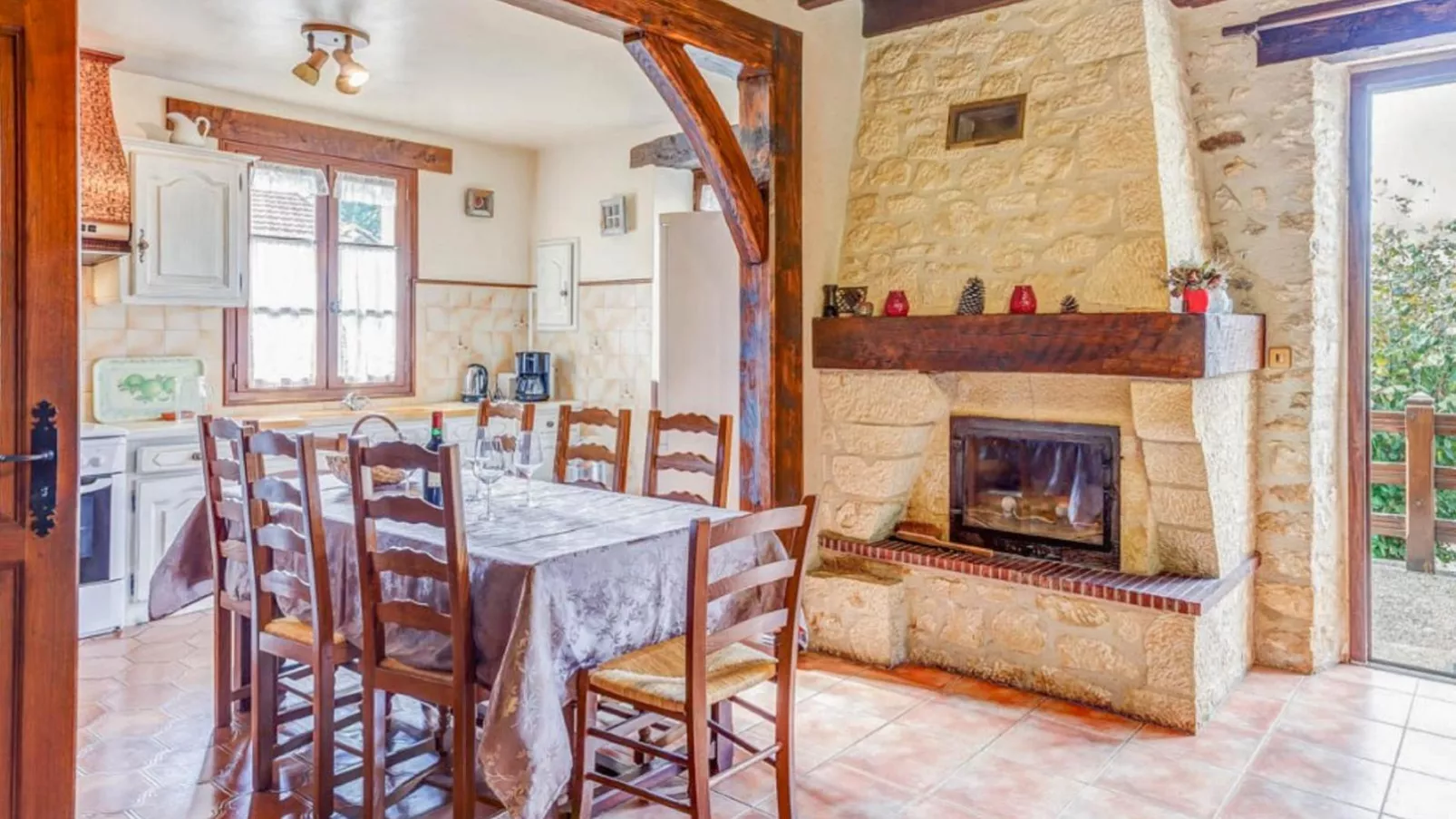 Gite Les Terrasses-Dining room