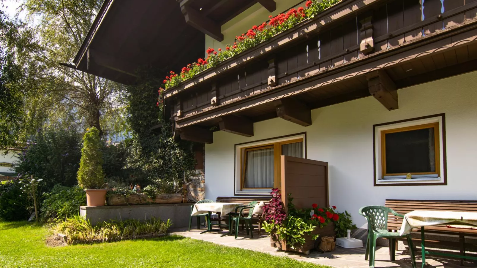 Ferienhaus Oblasser II-Gardens summer
