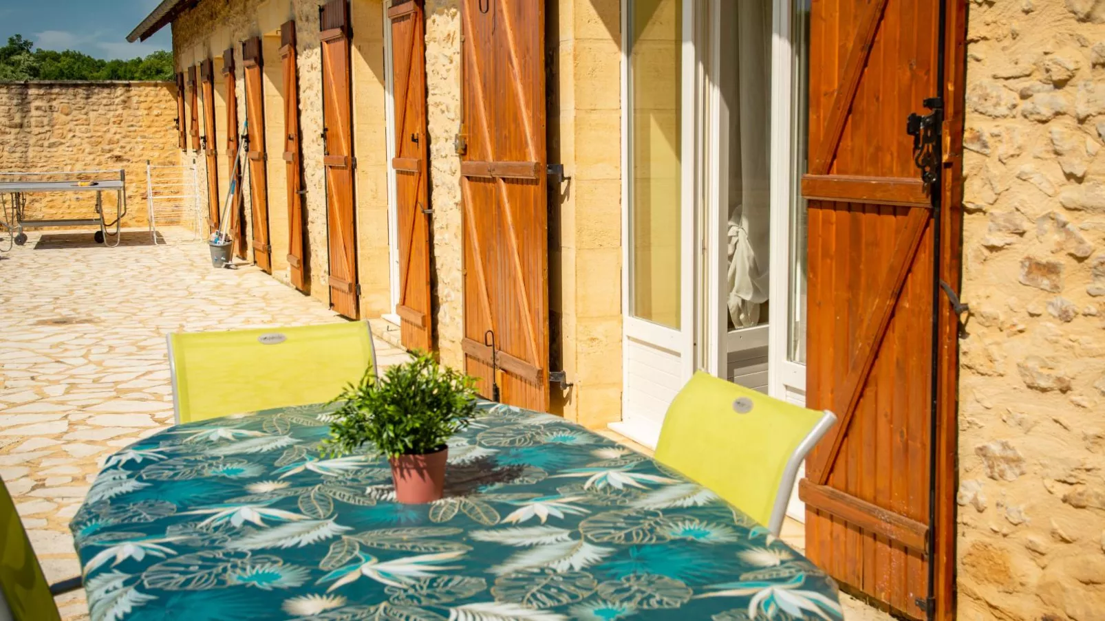Gite Les Vitarelles-Exterior summer