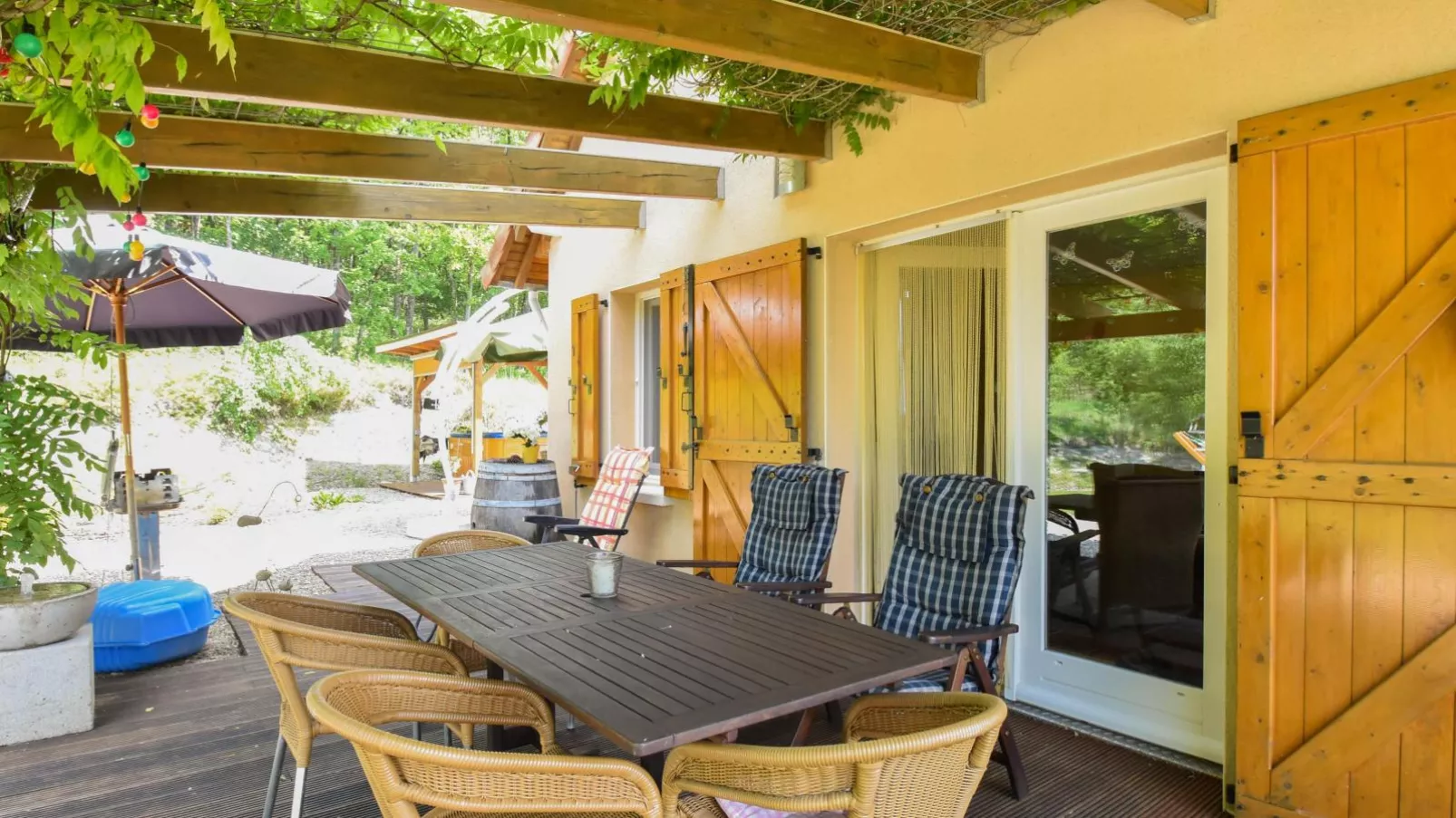 Gite LEysalle-Terrace balcony
