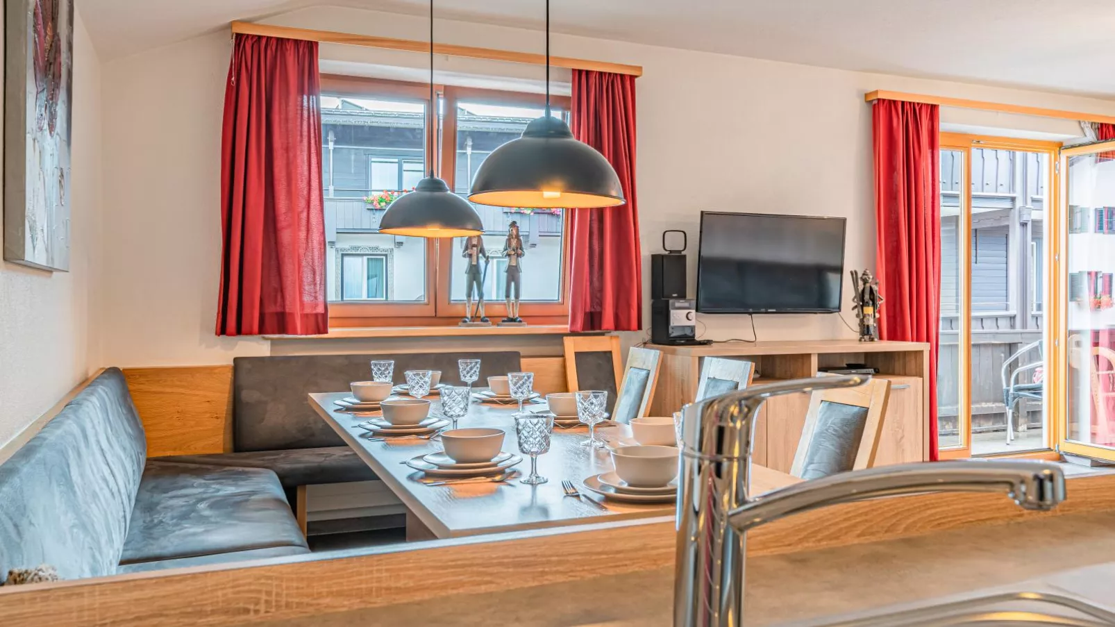 Janita XL-Dining room