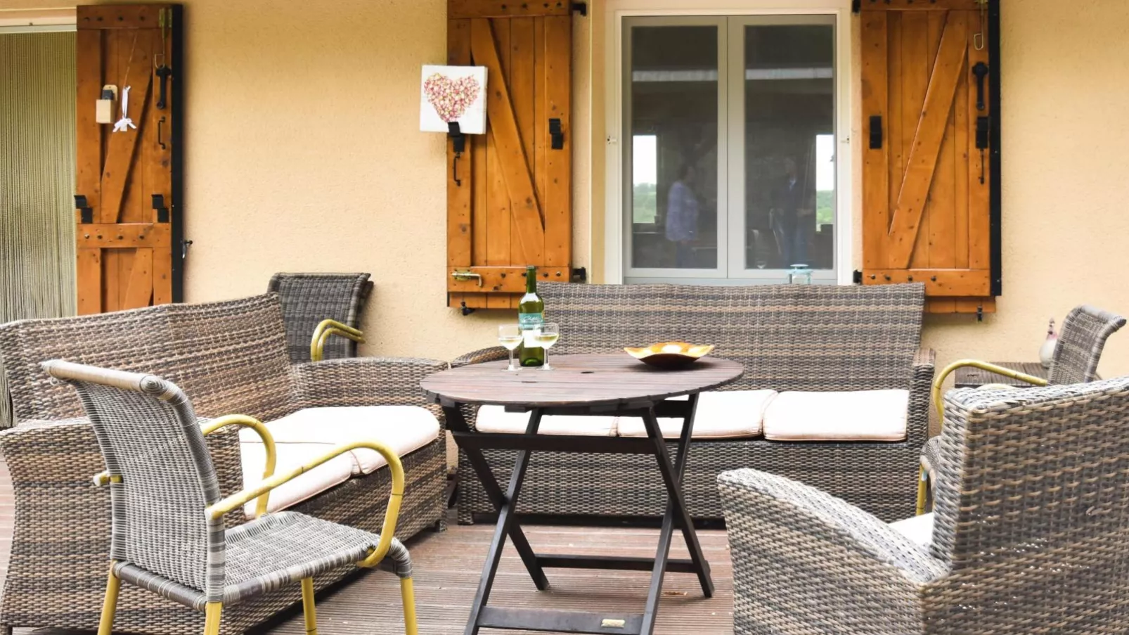 Gite LEysalle-Terrace balcony