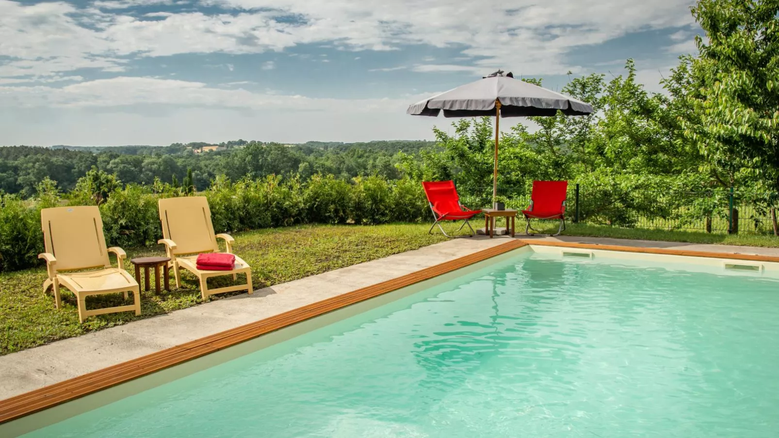 Gite LEysalle-Pool