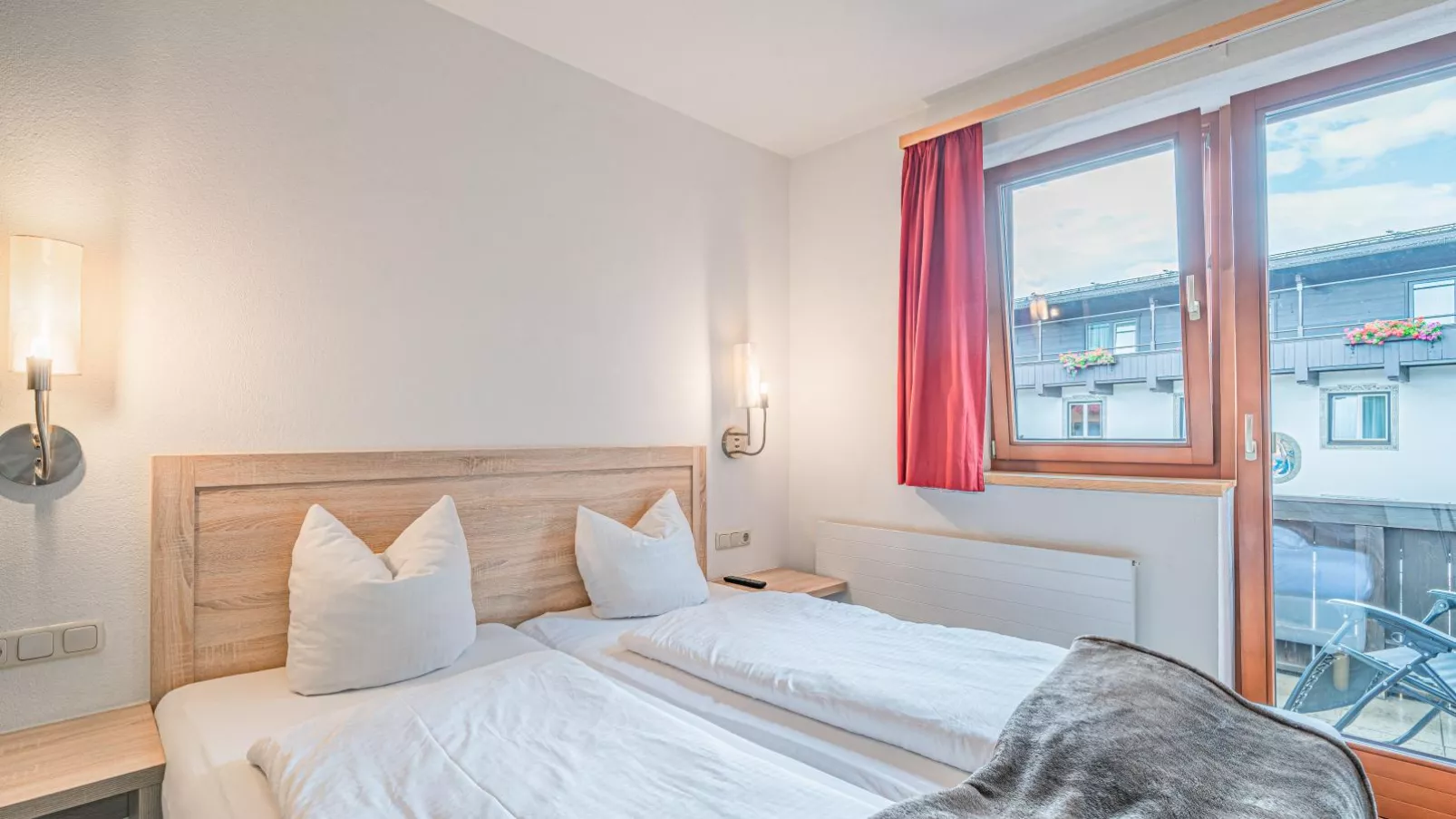 Janita XL-Bedroom