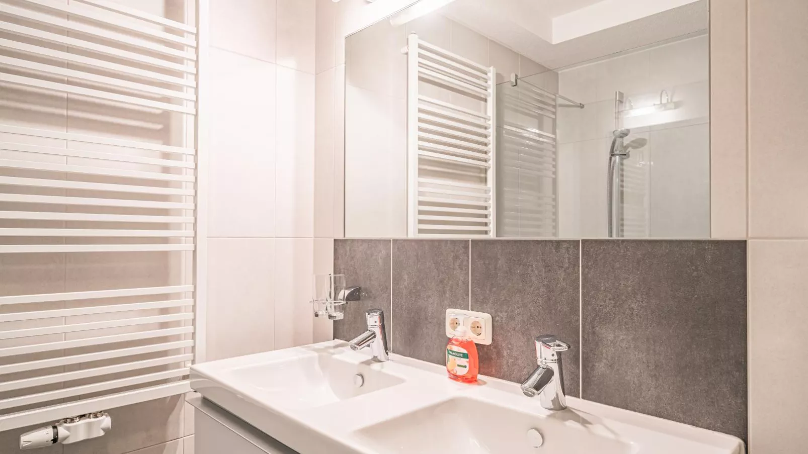 Janita XL-Bathroom