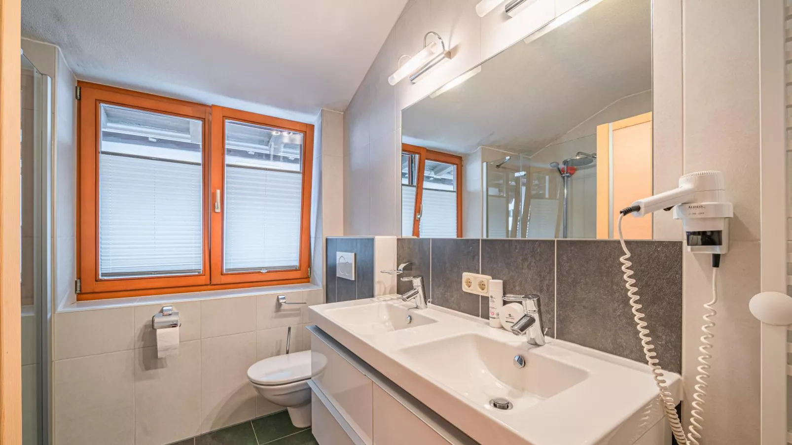 Janita XL-Bathroom