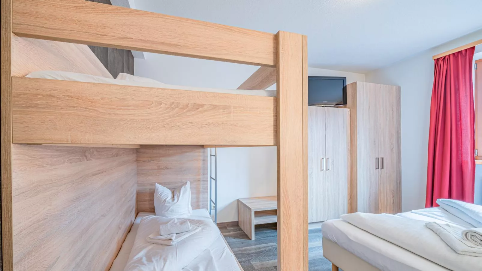 Janita XL-Bedroom