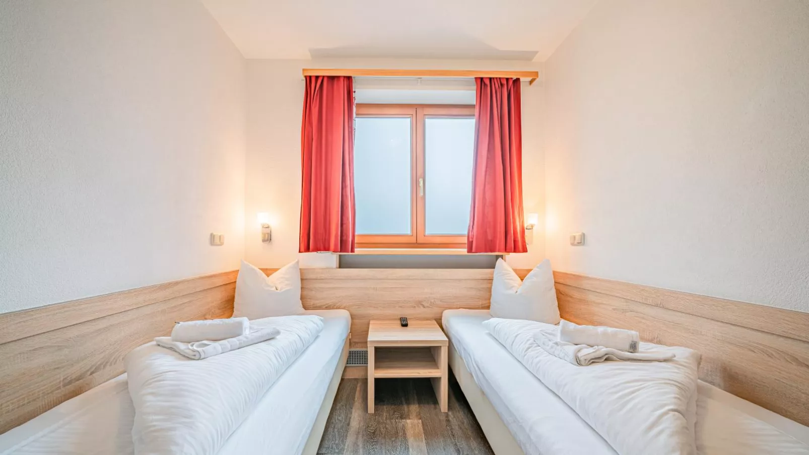 Janita XL-Bedroom