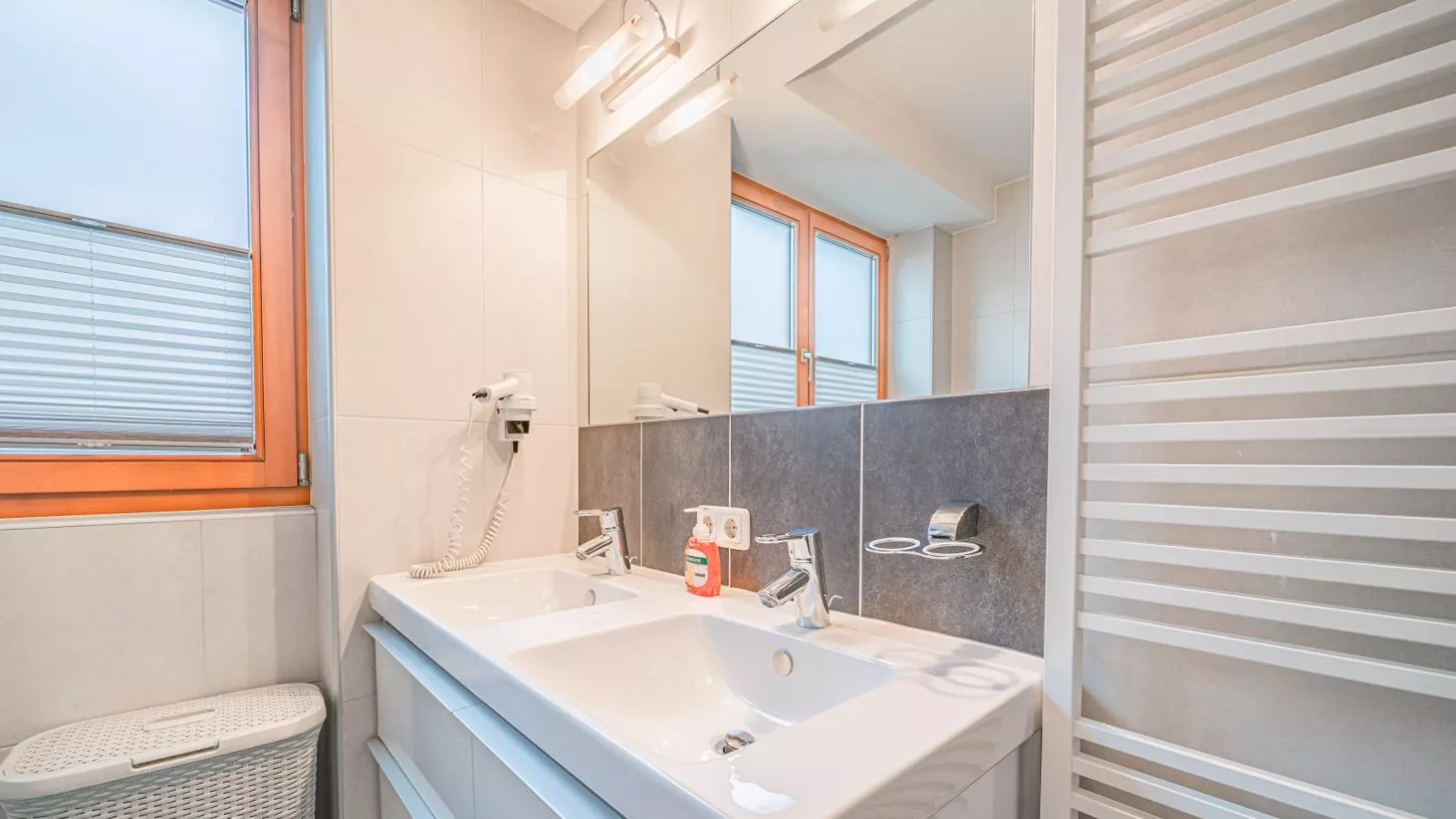 Janita XL-Bathroom