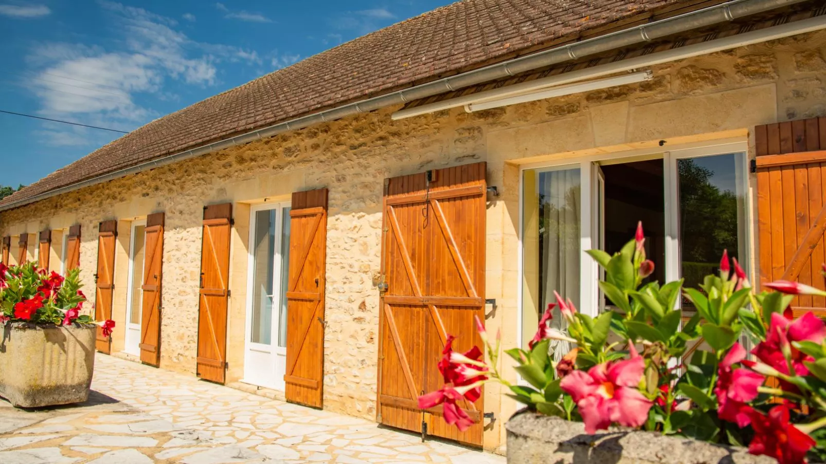 Gite Les Vitarelles-Exterior summer