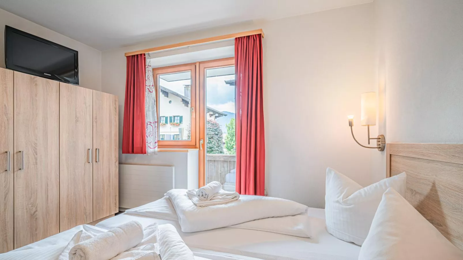 Janita XL-Bedroom