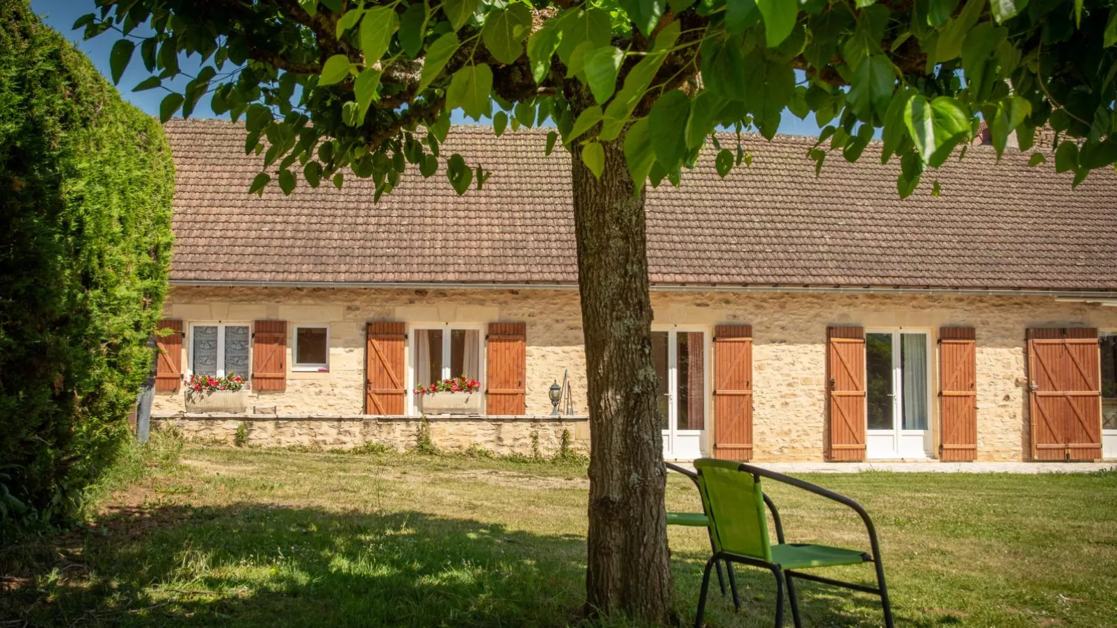 Gite Les Vitarelles-Exterior summer