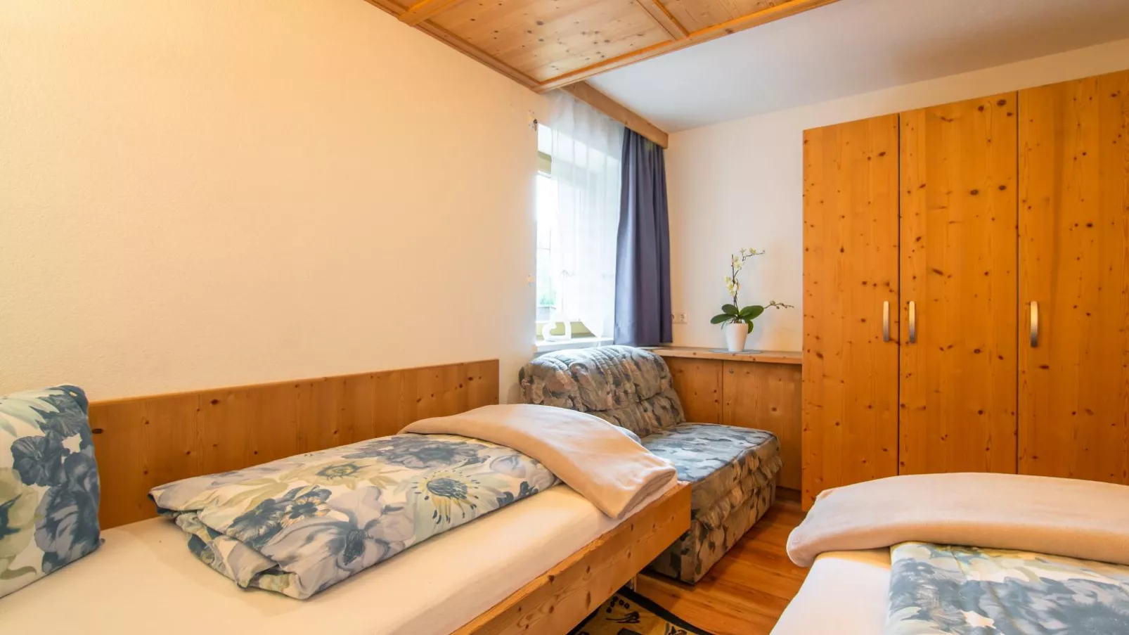 Appartement Enzian-Bedroom