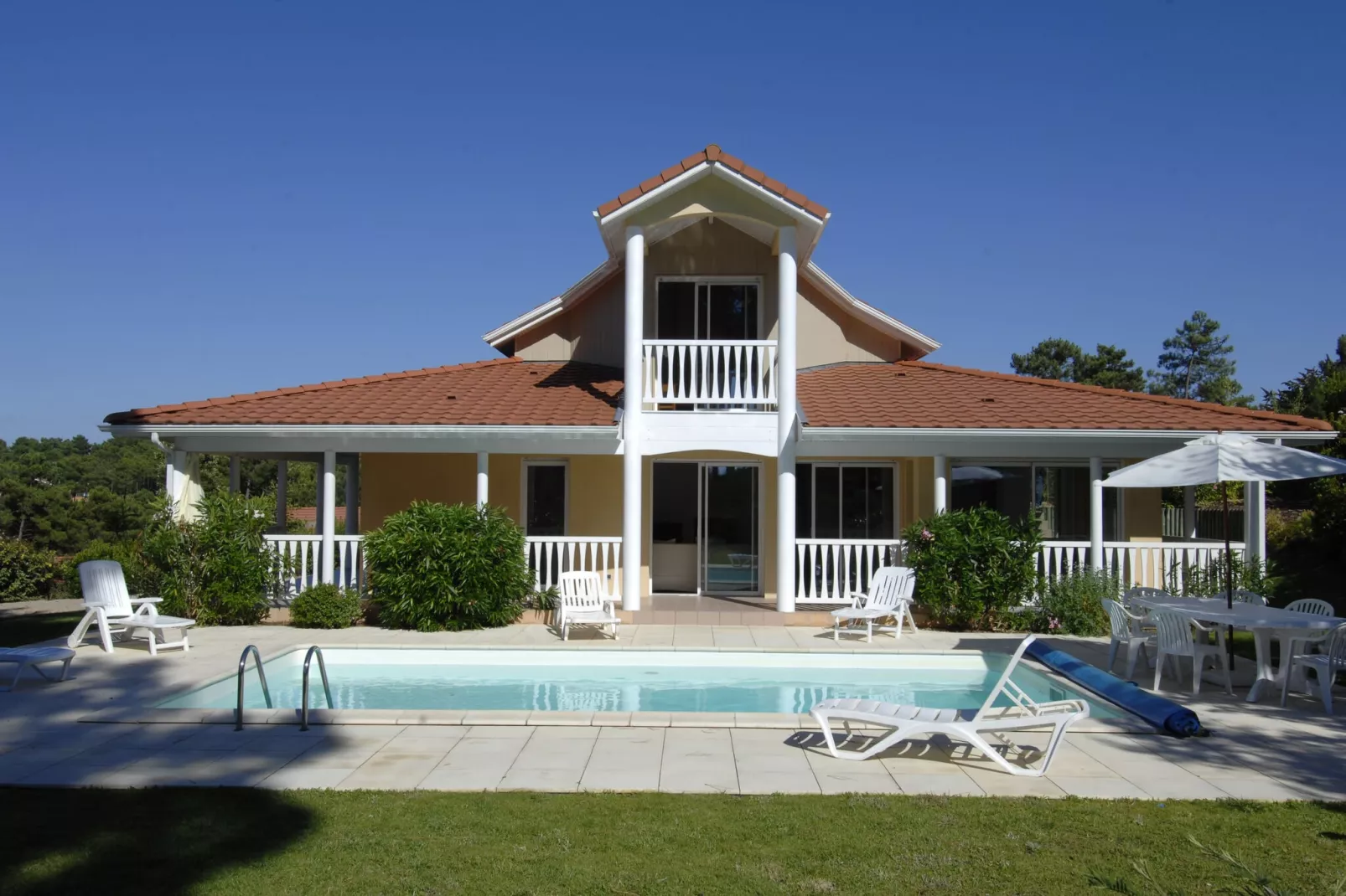 Eden Parc Golf 3-Exterior summer