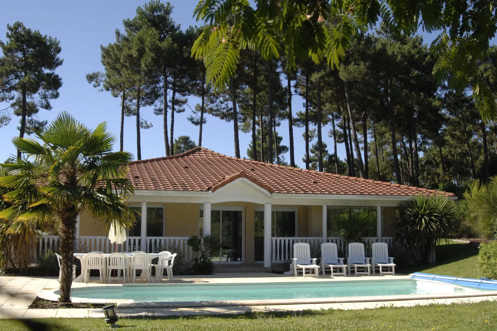 Eden Parc Golf 3-Exterior summer