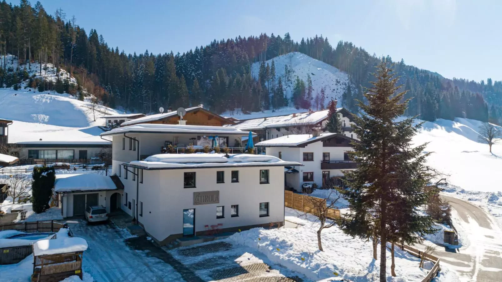 Tirola Bude Sepp Top 4-Exterior winter