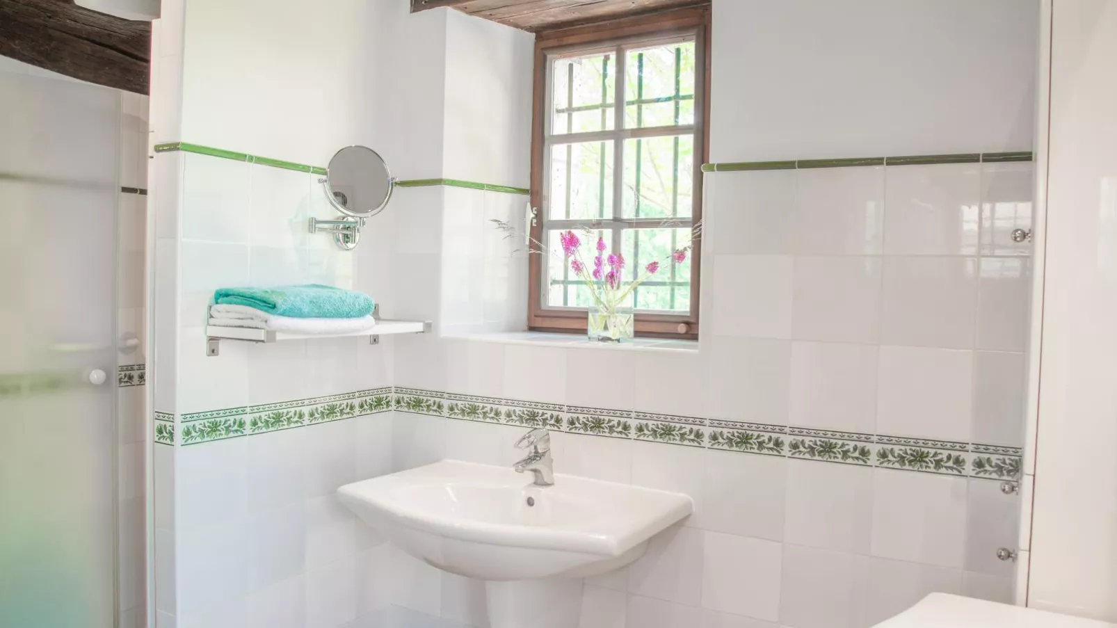 Le Gapard Annex-Bathroom