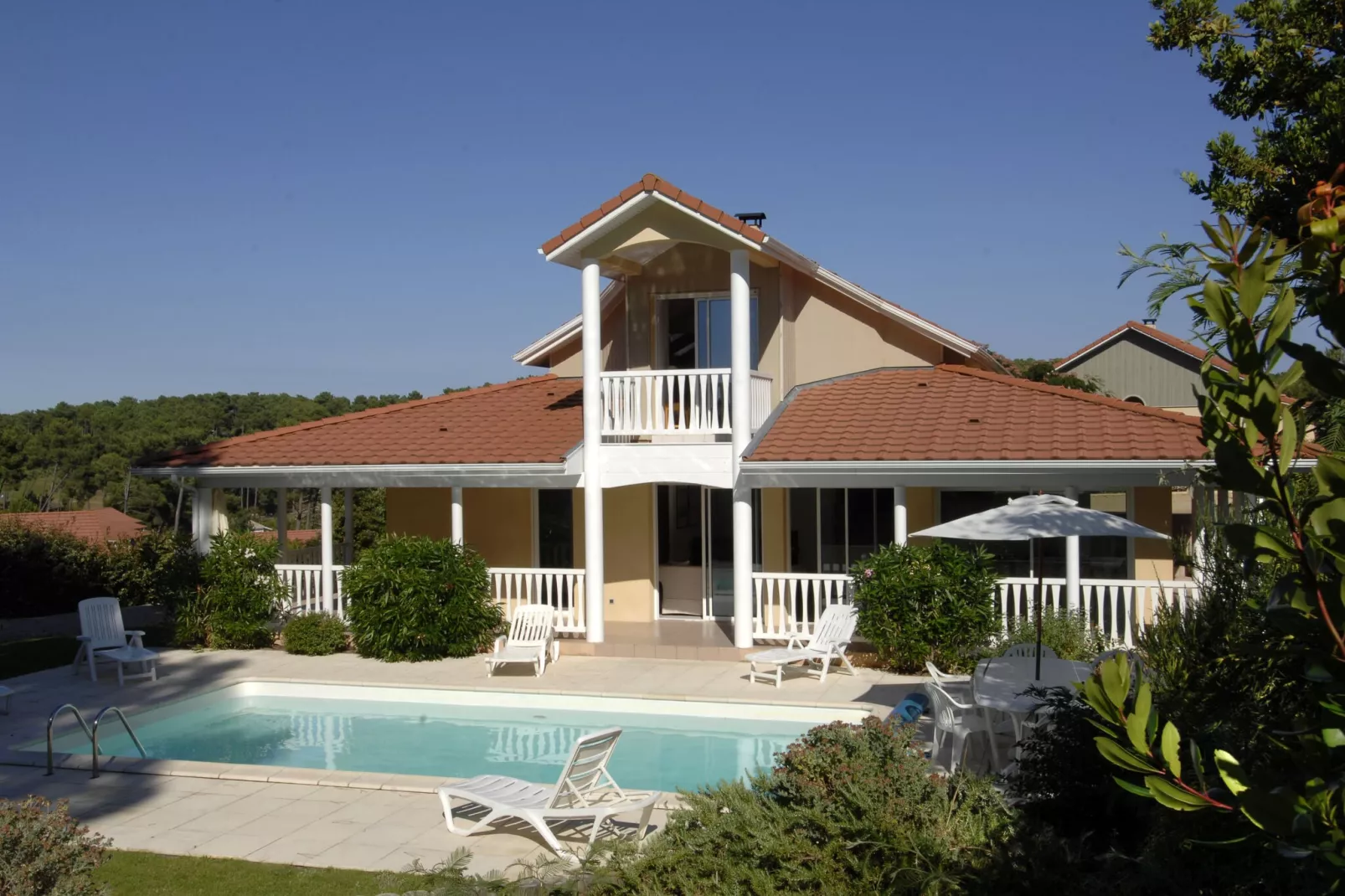 Eden Parc Golf 3-Exterior summer
