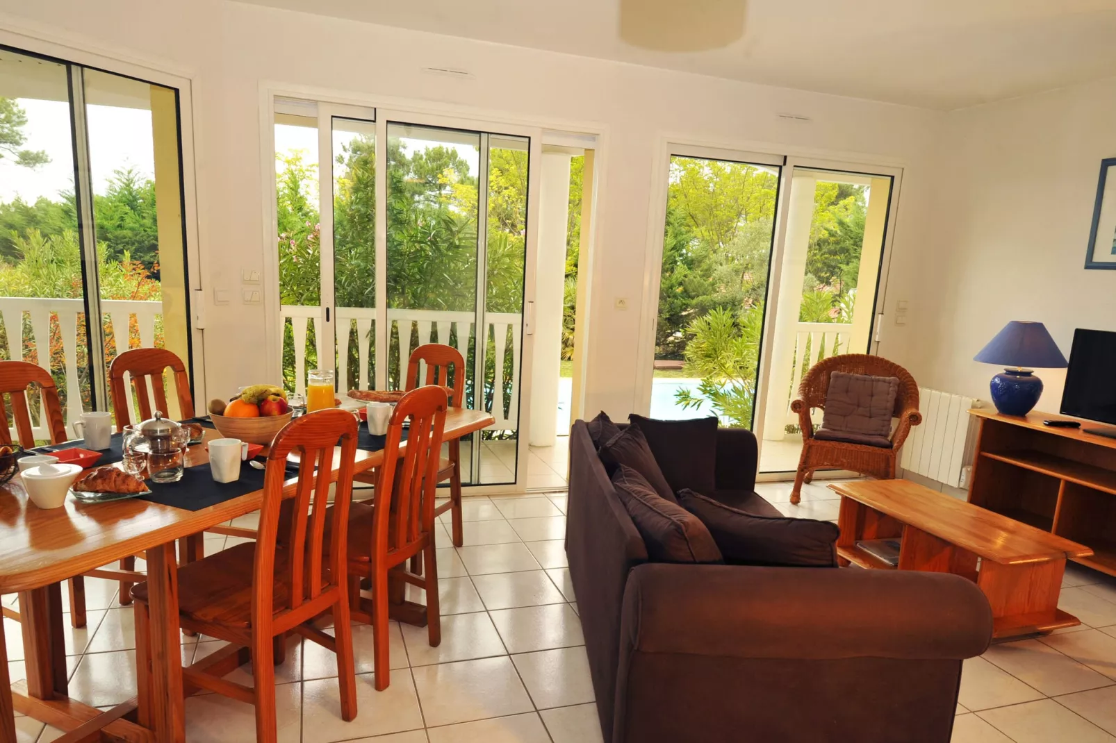 Eden Parc Golf 3-Living room