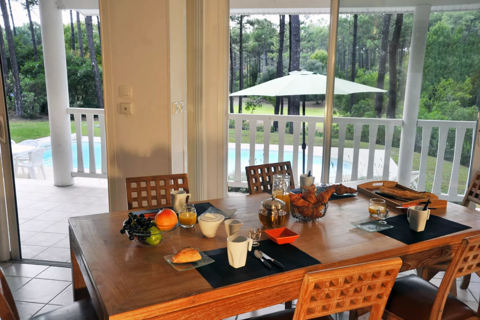 Eden Parc Golf 3-Dining room