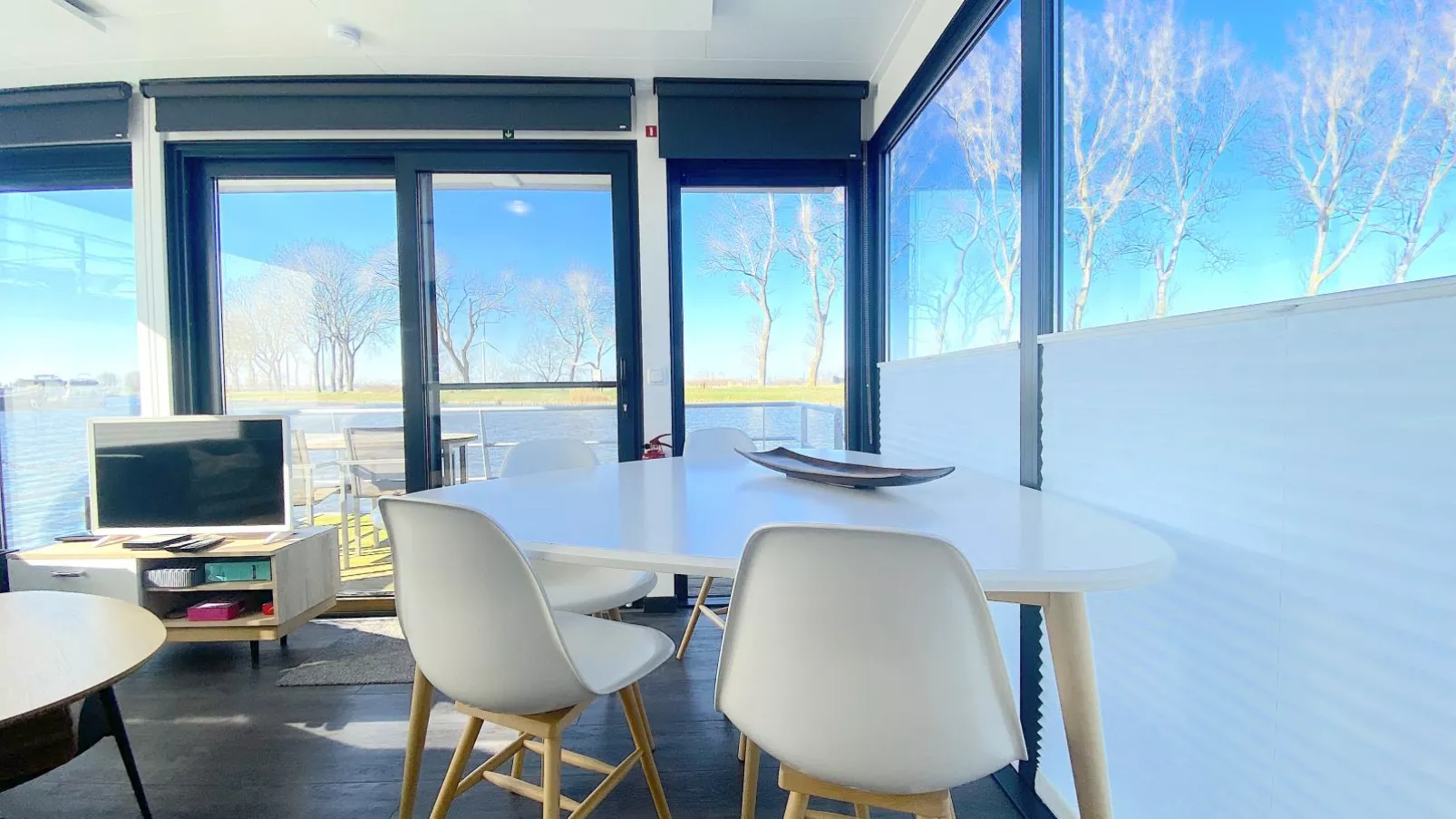 Woonboot Bertan-Dining room