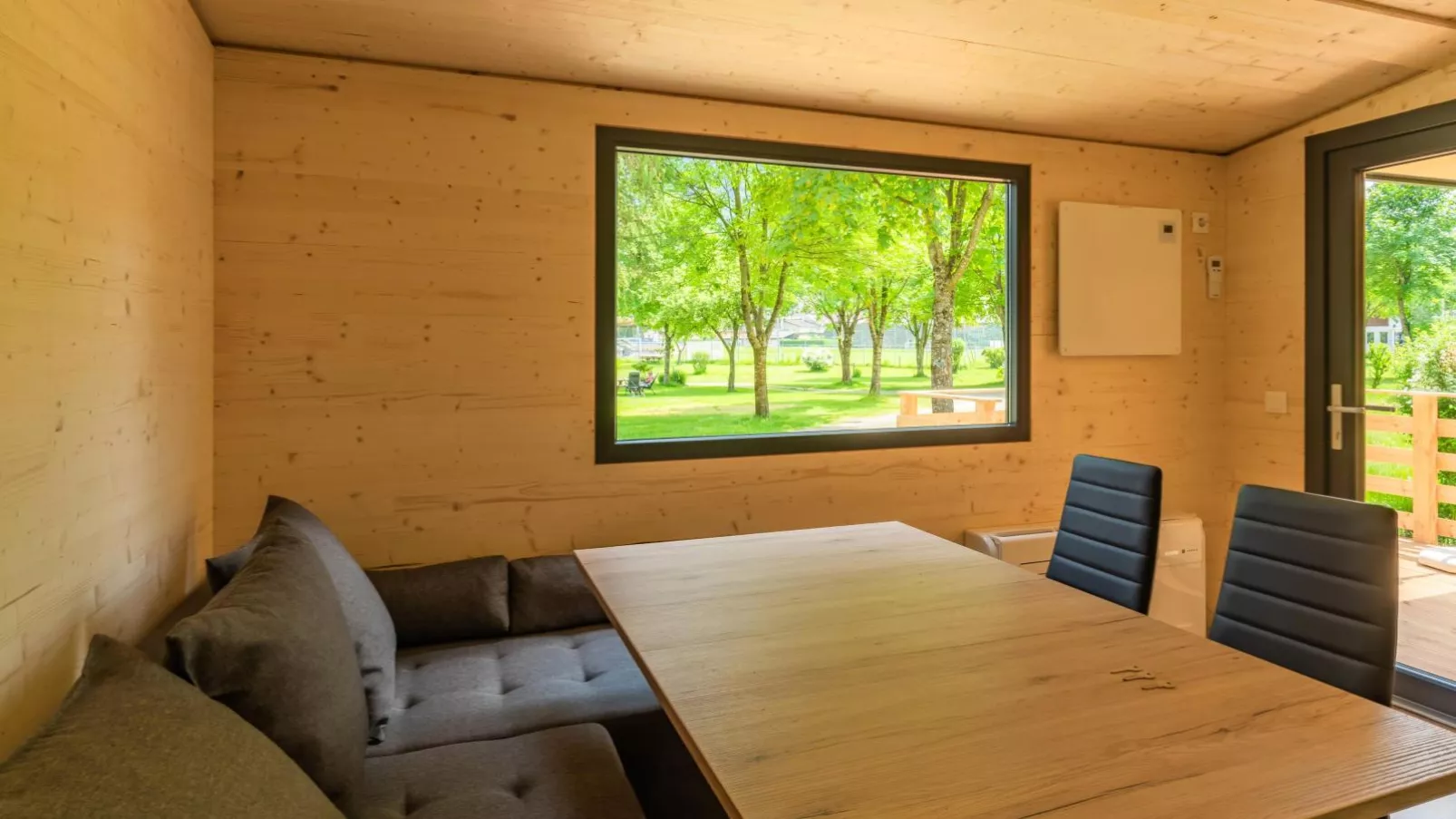 Wood Cube an der Drau-Dining room