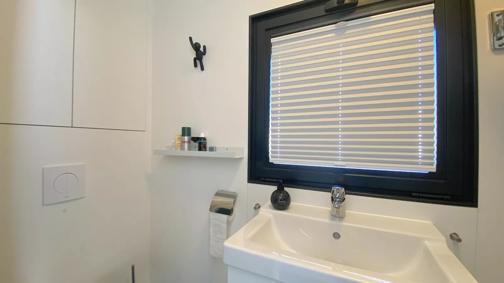 Woonboot Bertan-Bathroom