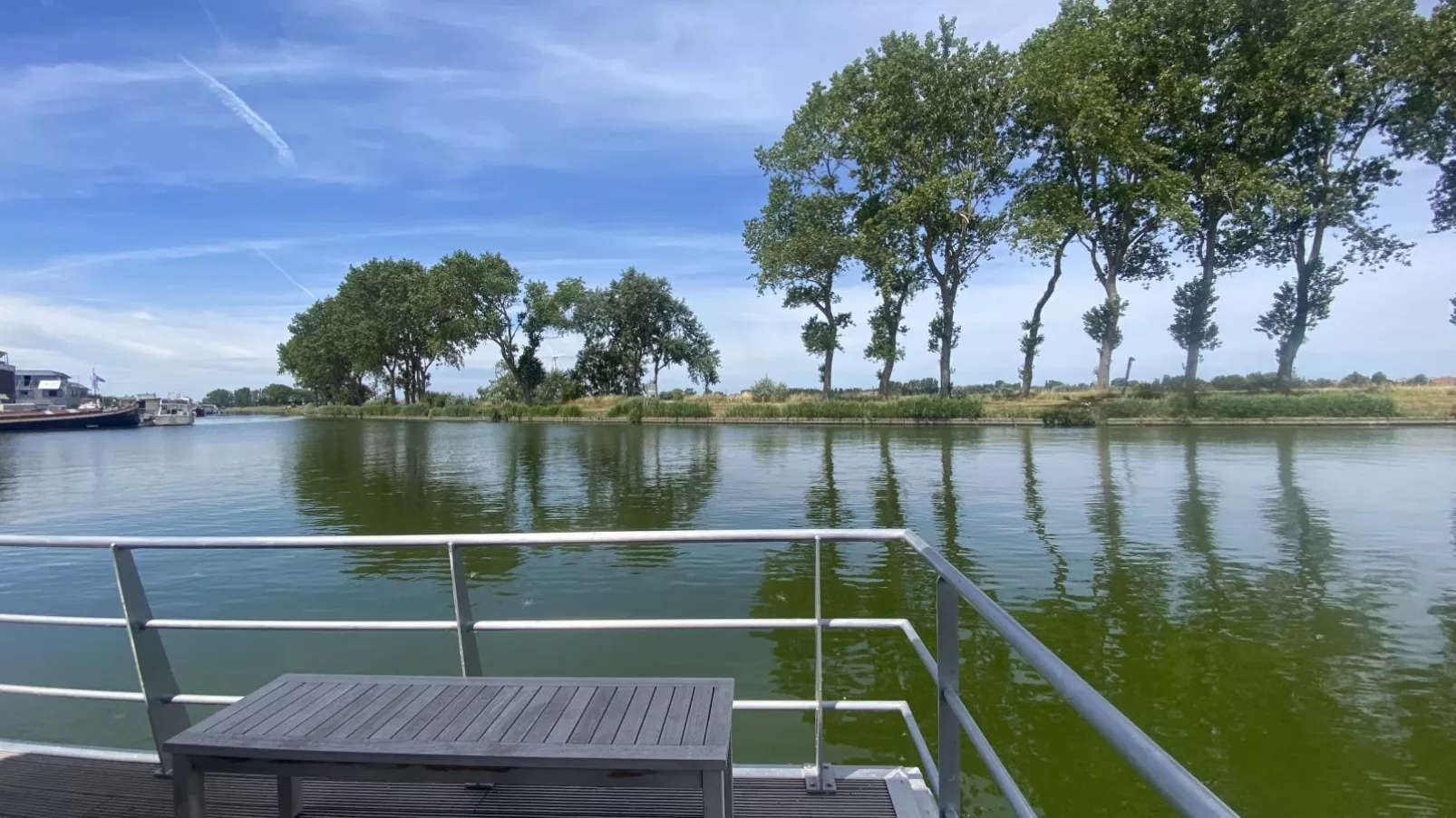 Woonboot Bertan-Terrace balcony
